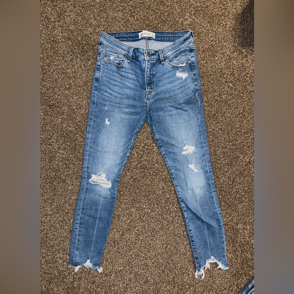 27/4 short Abercrombie & Fitch “mid rise super skinny ankle”